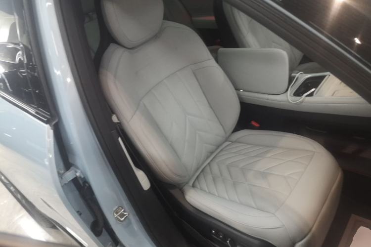 Used Nio ES6 2025 75 kWh Right Front Seat