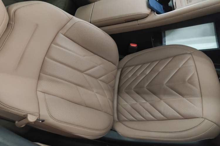 Used Nio ES6 2025 75 kWh Right Front Seat