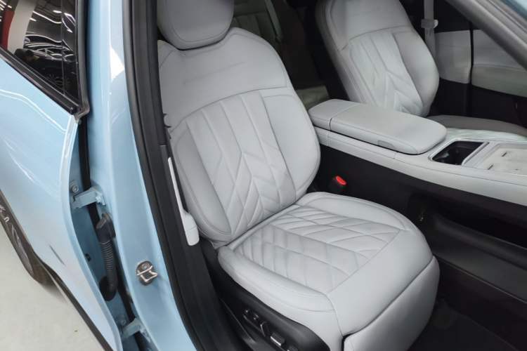 Used Nio ES6 2025 75 kWh Right Front Seat