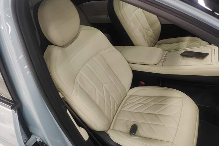 Used Nio ES6 2025 75 kWh Right Front Seat
