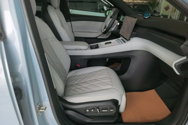 Used Nio ES6 2025 75 kWh Right Front Seat