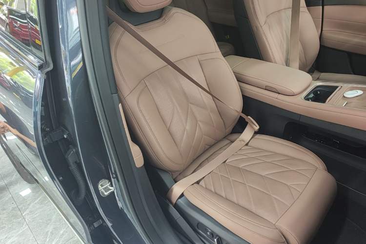 Used Nio ES6 2025 75 kWh Right Front Seat