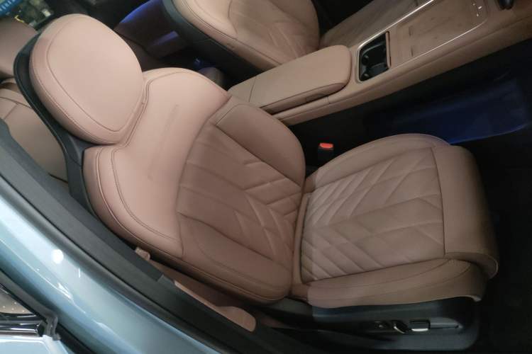 Used Nio ES6 2025 100 kWh Right Front Seat