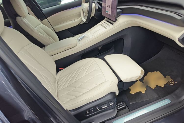 Used Nio ES6 2025 75 kWh Right Front Seat