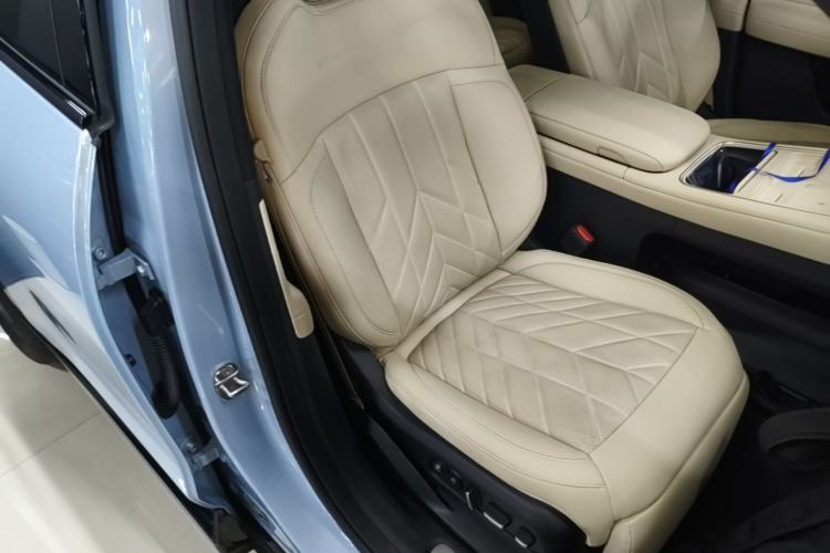 Used Nio ES6 2025 75 kWh Right Front Seat