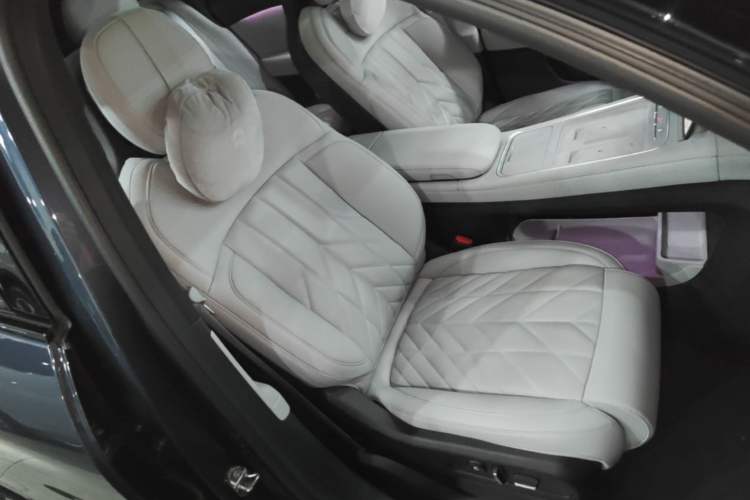 Used Nio ES6 2025 75 kWh Right Front Seat