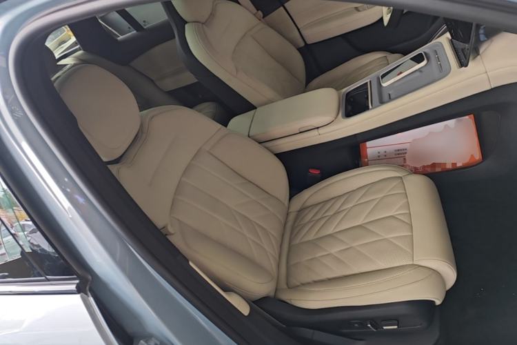 Used Nio ES6 2025 75 kWh Right Front Seat