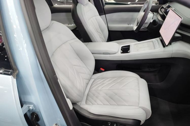 Used Nio ES6 2025 75 kWh Right Front Seat