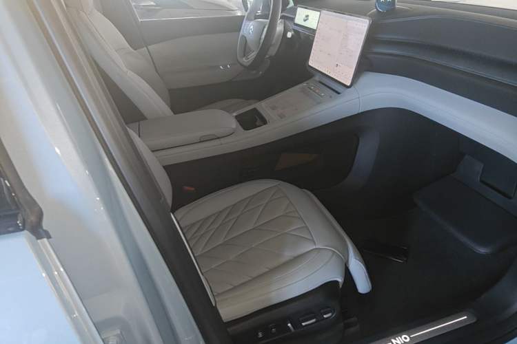 Used Nio ES6 2025 75 kWh Right Front Seat