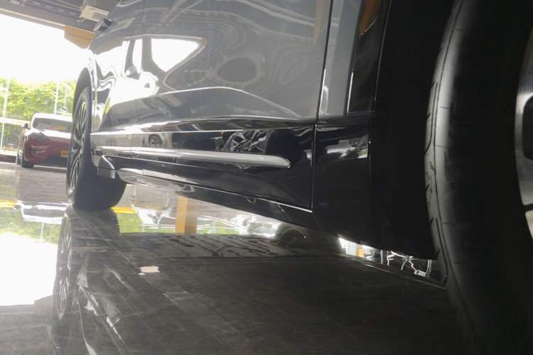 Used Nio ES6 2025 75 kWh Right Side Sill
