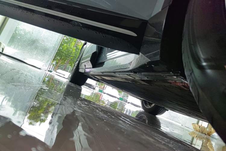Used Nio ES6 2025 75 kWh Right Side Sill