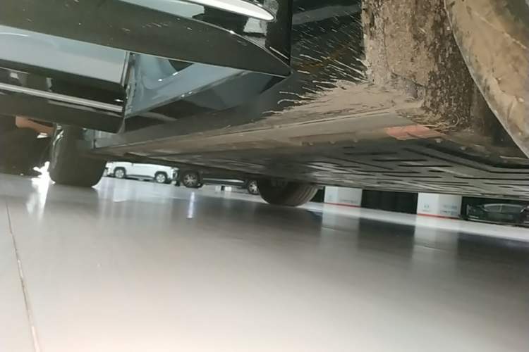 Used Nio ES6 2025 75 kWh Right Side Sill