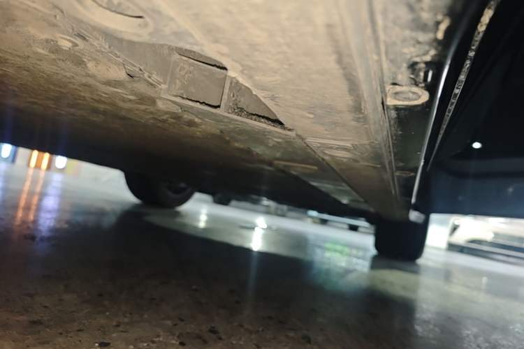 Used Nio ES6 2025 75 kWh Right Side Sill