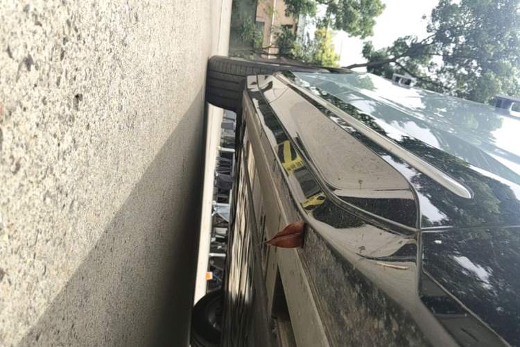 Used Nio ES6 2025 75 kWh Right Side Sill