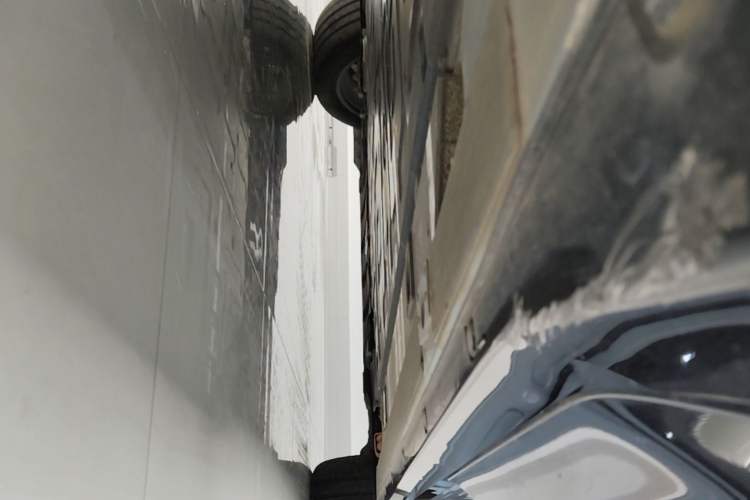 Used Nio ES6 2025 75 kWh Right Side Sill