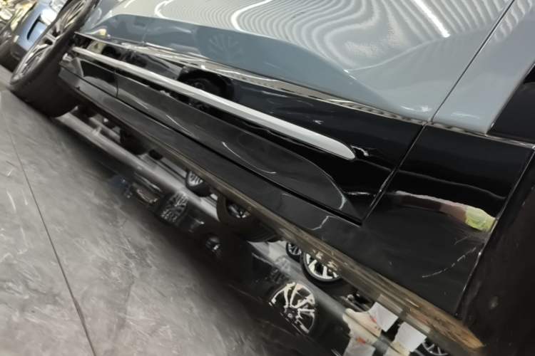 Used Nio ES6 2025 75 kWh Right Side Sill