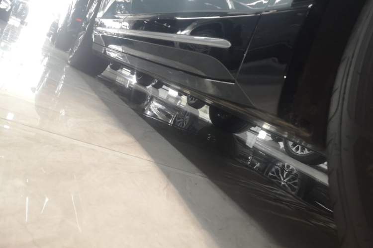 Used Nio ES6 2025 75 kWh Right Side Sill