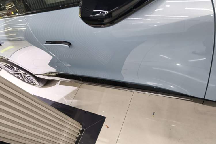 Used Nio ES6 2025 75 kWh Right Side Sill