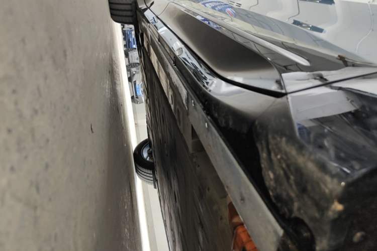 Used Nio ES6 2025 75 kWh Right Side Sill