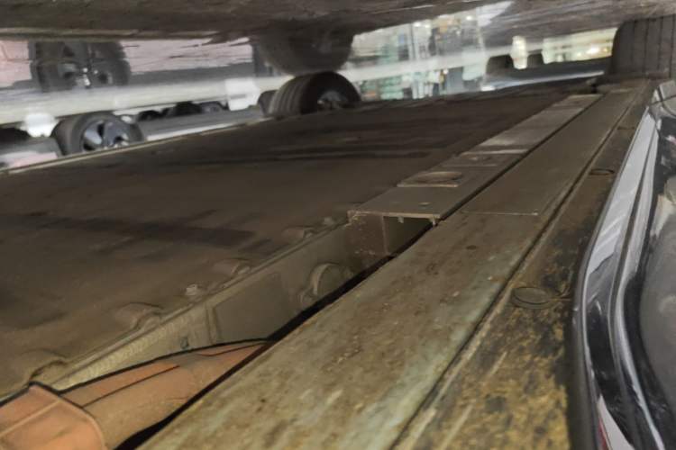 Used Nio ES6 2025 75 kWh Right Side Sill