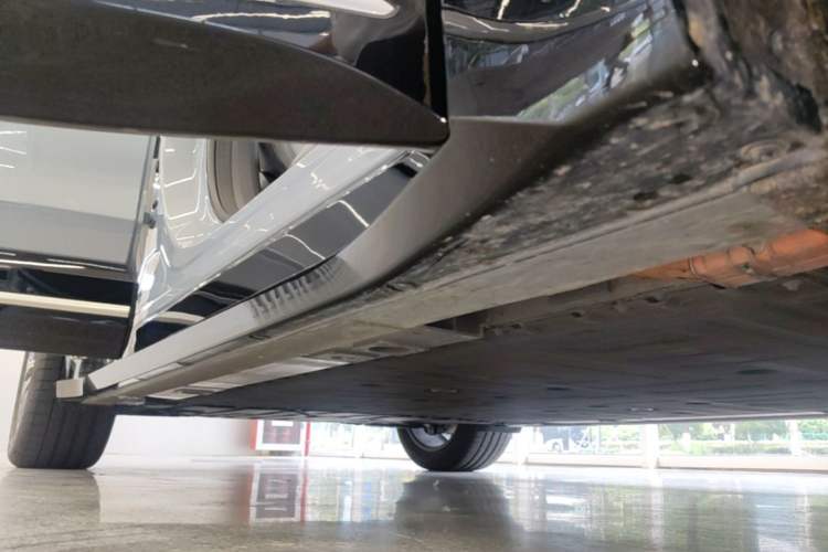 Used Nio ES6 2025 75 kWh Right Side Sill
