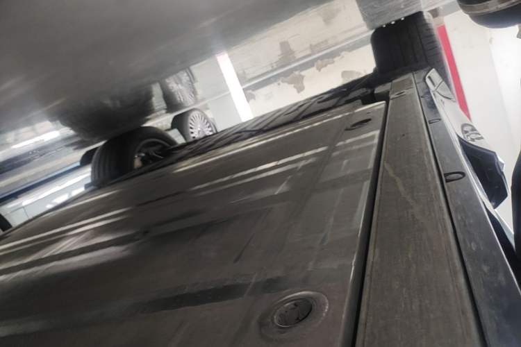 Used Nio ES6 2025 75 kWh Right Side Sill