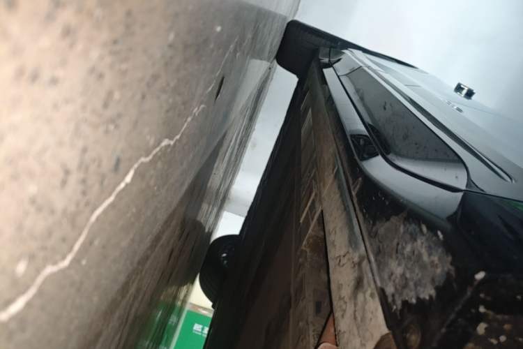 Used Nio ES6 2025 75 kWh Right Side Sill