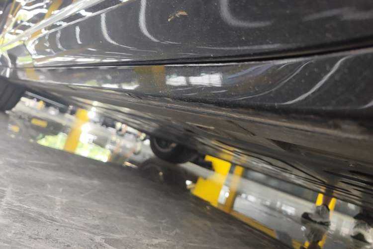 Used Nio ES6 2025 75 kWh Right Side Sill