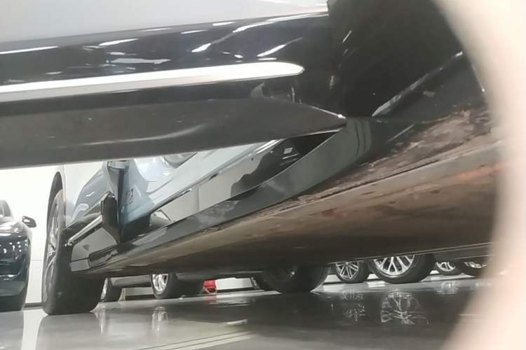 Used Nio ES6 2025 75 kWh Right Side Sill