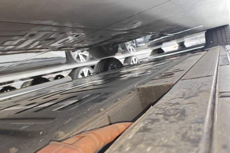 Used Nio ES6 2025 75 kWh Right Side Sill