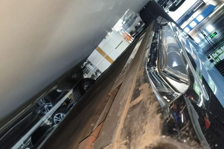 Used Nio ES6 2025 75 kWh Right Side Sill