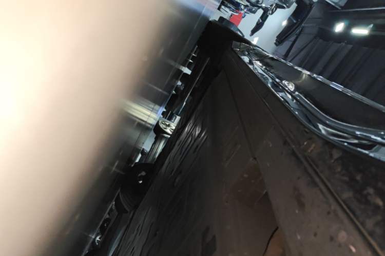 Used Nio ES6 2025 75 kWh Right Side Sill
