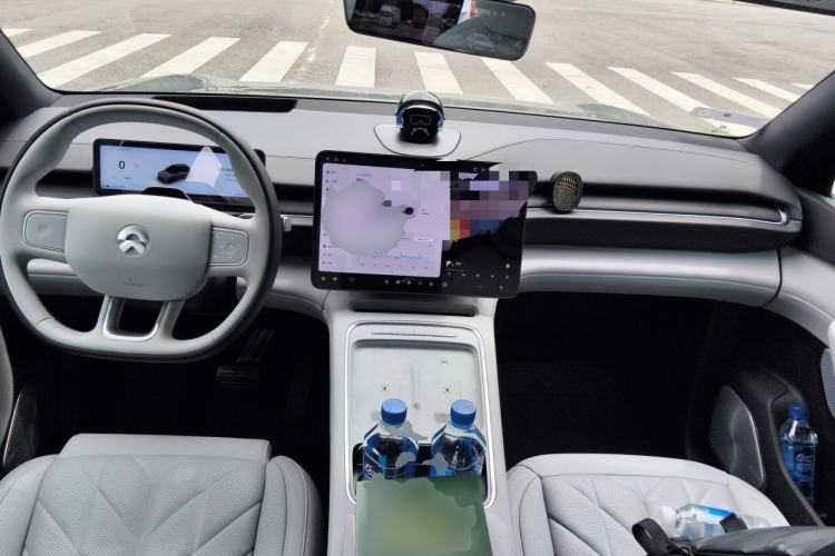 Used Nio ES6 2025 75 kWh Center Console
