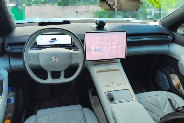 Used Nio ES6 2025 75 kWh Center Console