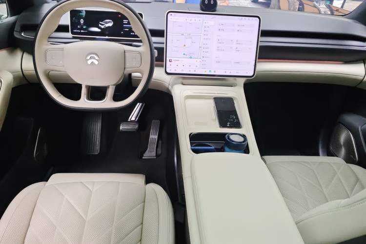 Used Nio ES6 2025 75 kWh Center Console