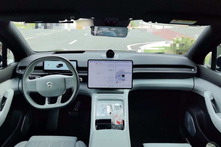 Used Nio ES6 2025 75 kWh Center Console