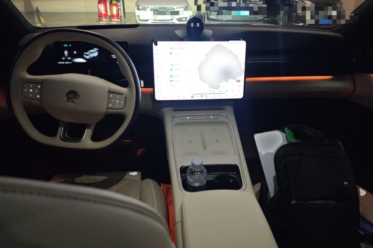Used Nio ES6 2025 75 kWh Center Console
