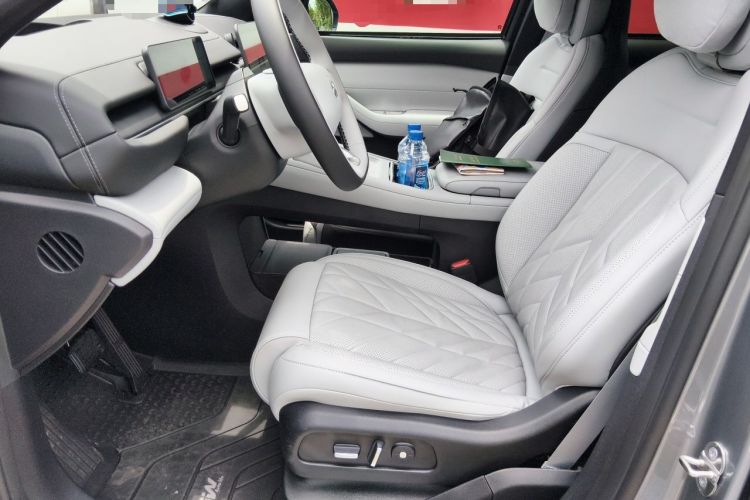 Used Nio ES6 2025 75 kWh Left Front Seat