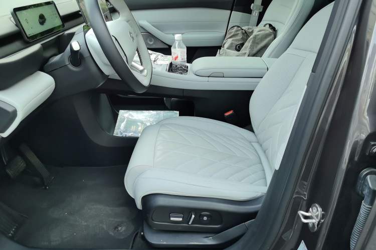 Used Nio ES6 2025 75 kWh Left Front Seat
