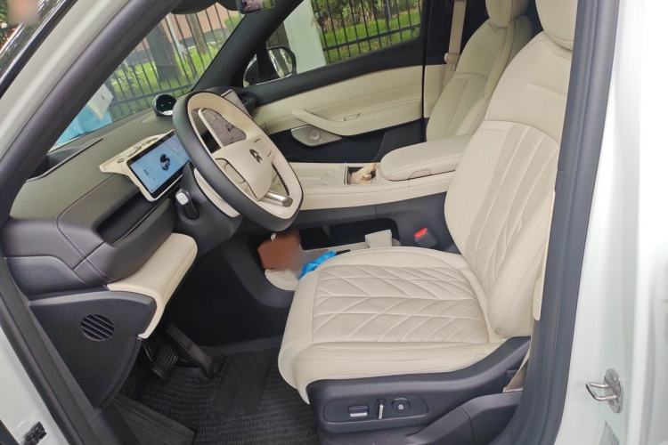 Used Nio ES6 2025 75 kWh Left Front Seat