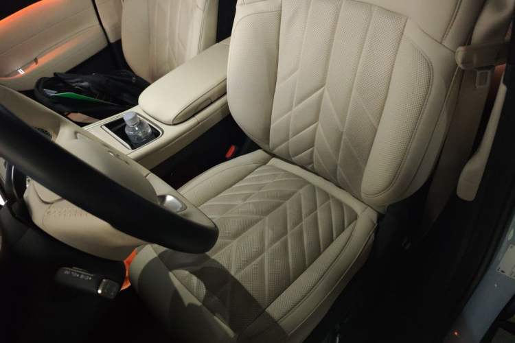 Used Nio ES6 2025 75 kWh Left Front Seat