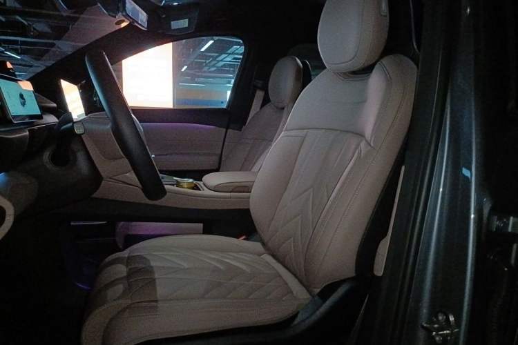 Used Nio ES6 2025 75 kWh Left Front Seat