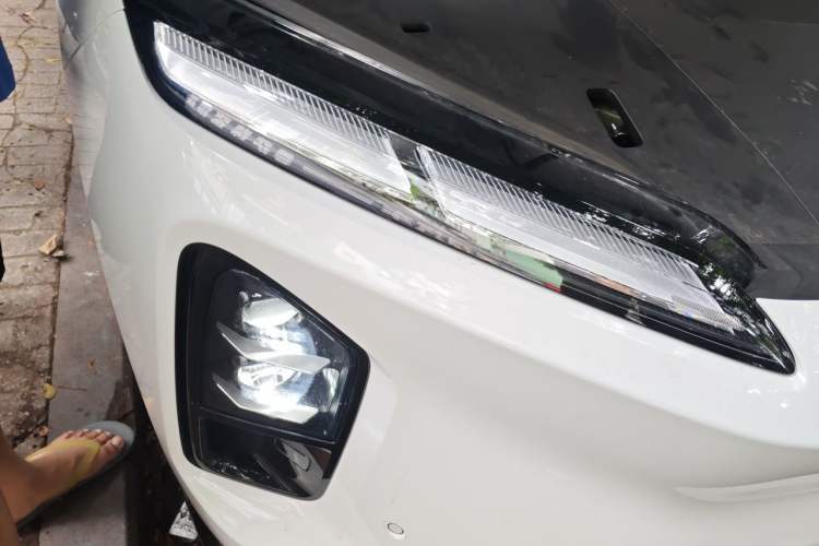 Used Nio ES6 2025 75 kWh Right Front Headlight