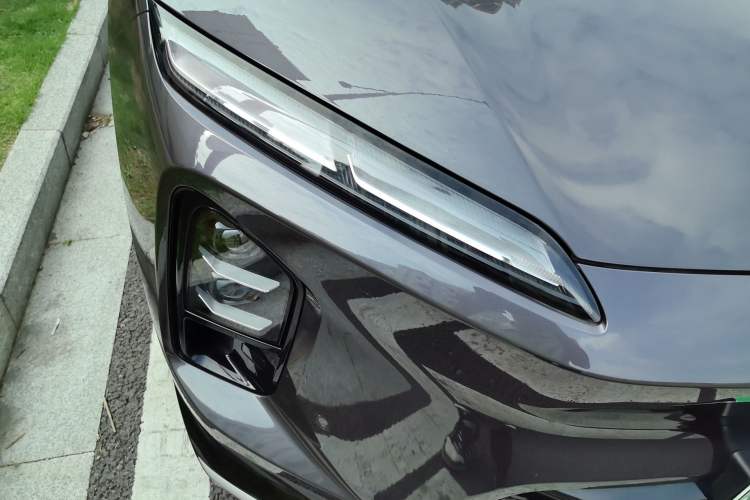 Used Nio ES6 2025 75 kWh Right Front Headlight