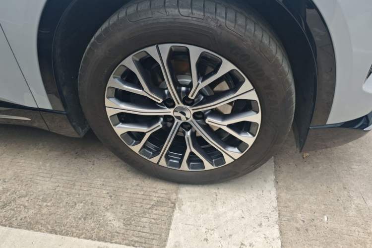 Used Nio ES6 2025 75 kWh Right Front Wheel Hub