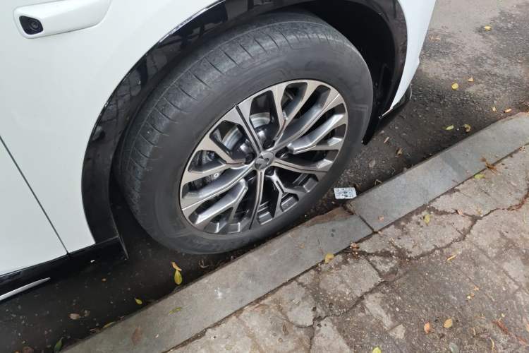 Used Nio ES6 2025 75 kWh Right Front Wheel Hub