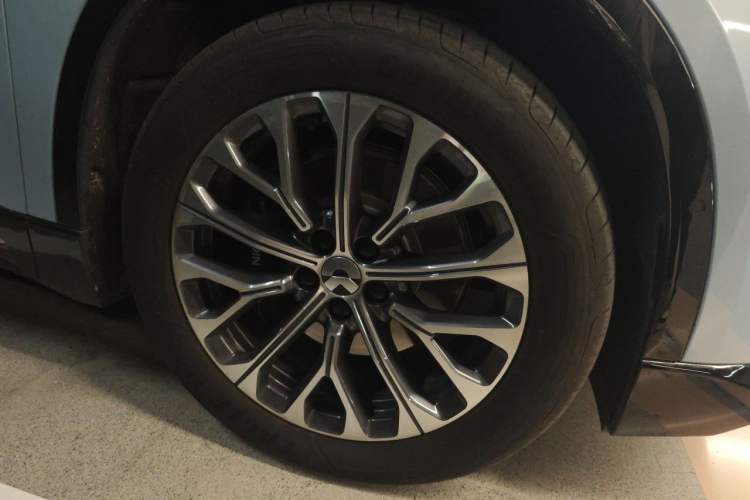 Used Nio ES6 2025 75 kWh Right Front Wheel Hub