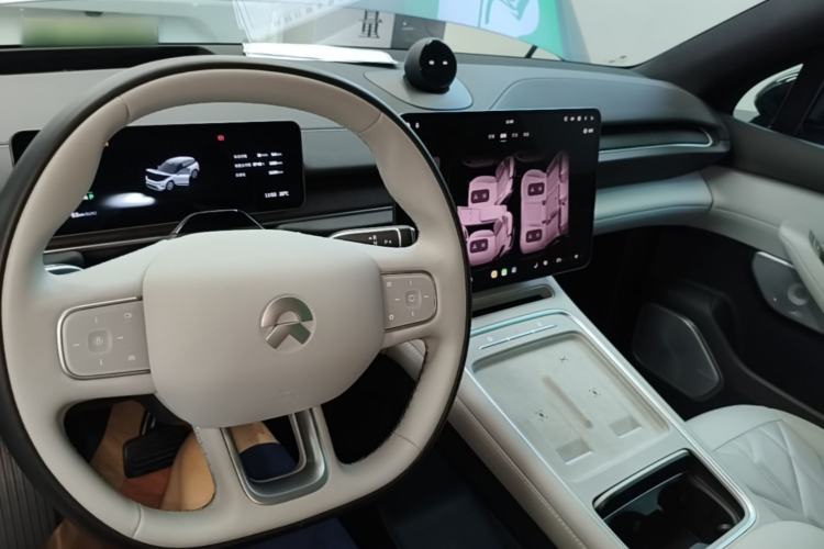 Used Nio ES6 2025 75 kWh Center Console