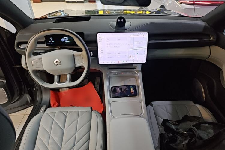 Used Nio ES6 2025 75 kWh Center Console