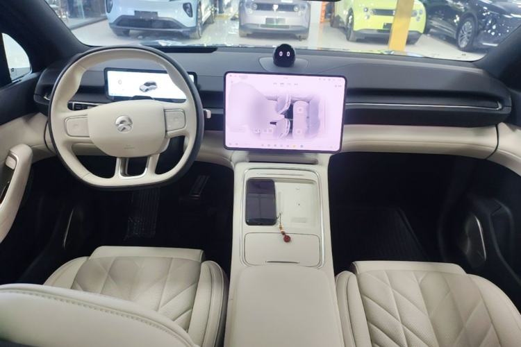 Used Nio ES6 2025 75 kWh Center Console